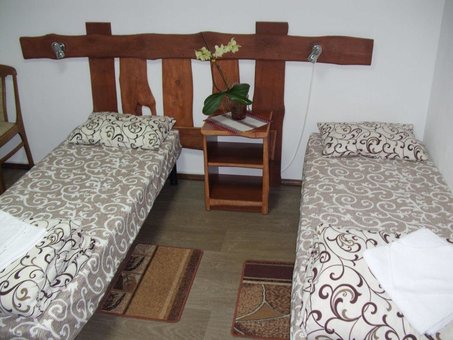 Двомісний номер з окремими ліжками у готелі «Balkon» у Львові. Бронюйте номери зі знижкою.
