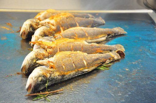 Fish shop-restaurant &quot;flagman&quot;. discounts on dishes