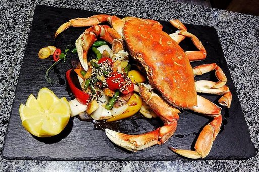 Fish shop-restaurant &quot;flagman&quot;. discounts on dishes
