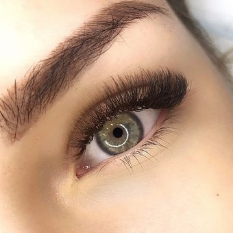 Об'ємне нарощування вій Київ у «Майстерні краси» на Мінській. Замовляйте по акції.