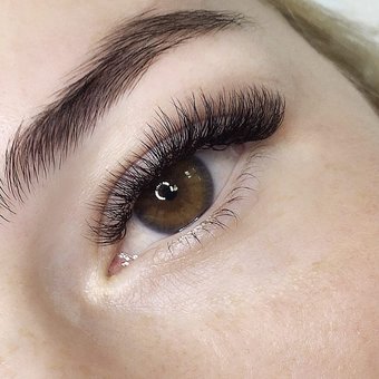 Нарощування вій 2д ефект у «Майстерні краси» у Києві. Записуйтесь по акції.