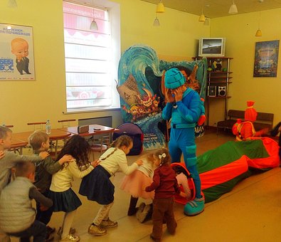 Дитячі свята з аніматорами у кафе-кондитерській «Зефір» у Києві. Замовляйте по знижці.