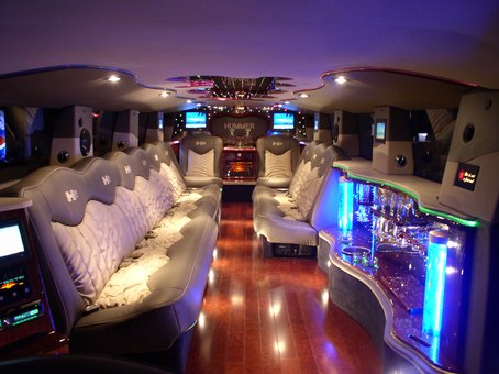 Limousine rental in the company «Limex» in Kiev and Kiev region. Book for the promotion.