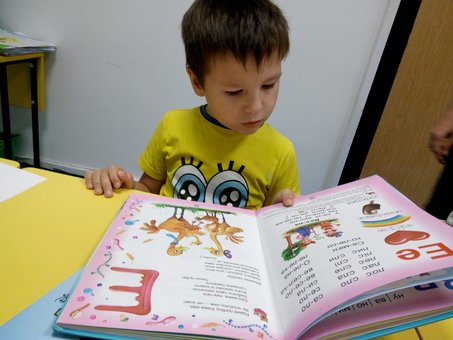 Developing classes at the Kid'Z Studio school on Poznyaky in Kiev. Book your child at a discount.