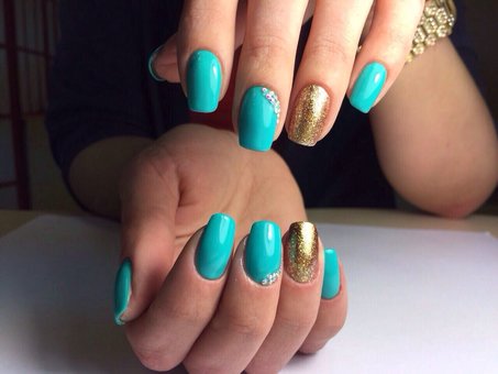 Апаратний манікюр із покриттям у студії краси «Labbeauty» у Києві. Замовляйте по акції
