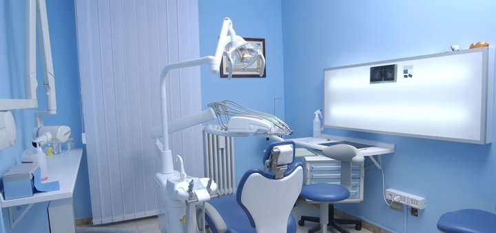 Стоматологія «Свісс Дент» у Києві на Жилянській. Записуйтесь до стоматолога за знижкою.