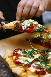 Пицца доставка Киев «Home Pizzeria». Заказывайте еду со скидкой.