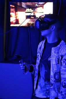 Virtual reality at the MirVR club in Odessa. Sign up for the game at a discount.
