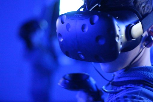 Hire of a virtual reality helmet in the MirVR club in Odessa. Pay at a discount.