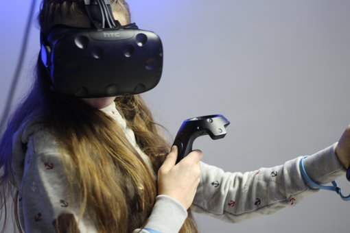 Virtual reality games at the MirVR club in Odessa. Have fun with the action.