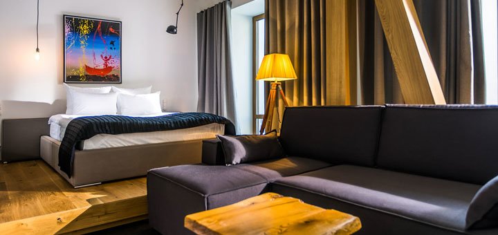Discounts for holidays at the &quot;wall street hotel&quot; 6