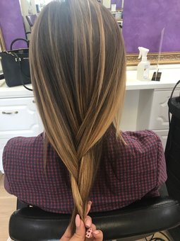 Зачіски в студії краси «Dali's Hair & Beauty Studio». Записати зі знижкою