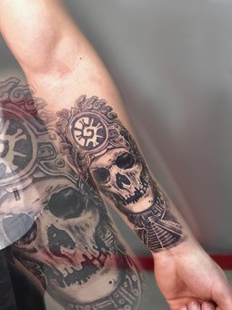 Monochrome tattoo in the tattoo studio "Mama do not abuse" in Brovary. Sign up to the master of the action.