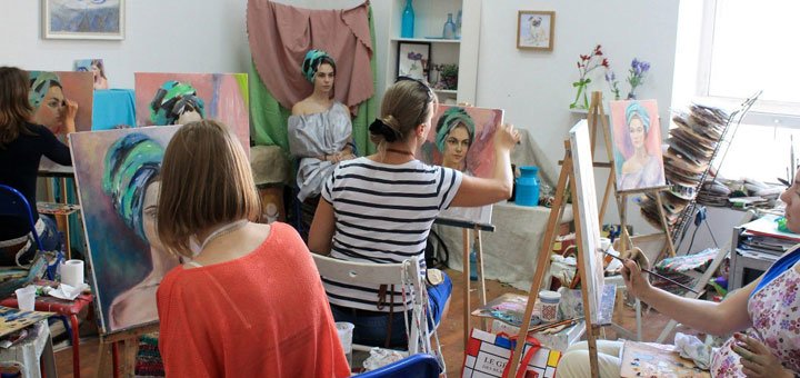 Занятия рисунком и живописью в студии «Штрих». Записаться на занятия по рисунку и живописи со скидкой. Акция на курсы рисования.