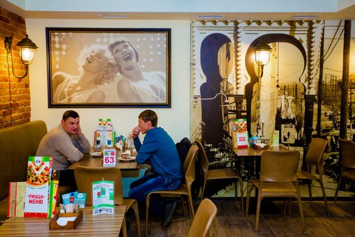 Інтер'єр в піцерії «Челентано» в Дніпрі. Замовити по акції