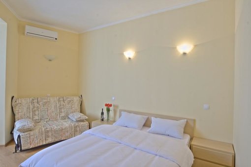 Двомісний номер з балконом в апарт-готелі «Heart Kiev Apart Hotel» в Києві. Забронювати номер зі знижкою